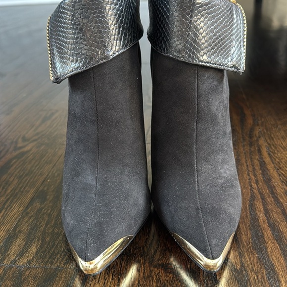 🔵 Shoe Dazzle Western Vibe Black Suede & Faux Snakeskin Ankle Boot Sz 8 - Picture 2 of 10